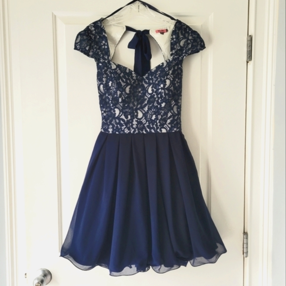 Pleated Cap Sleeved Blue White Lace Tulle Midi Cocktail Dress Size 4